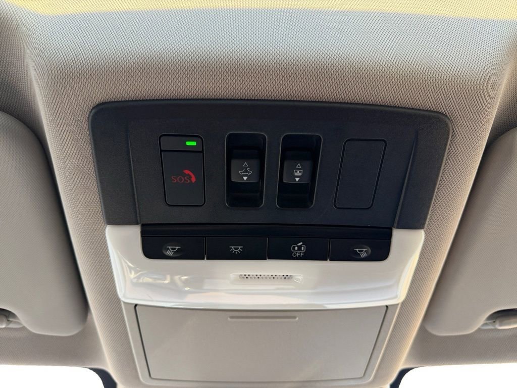 Used 2023 Nissan Rogue SL w/ SL Premium Package image 17