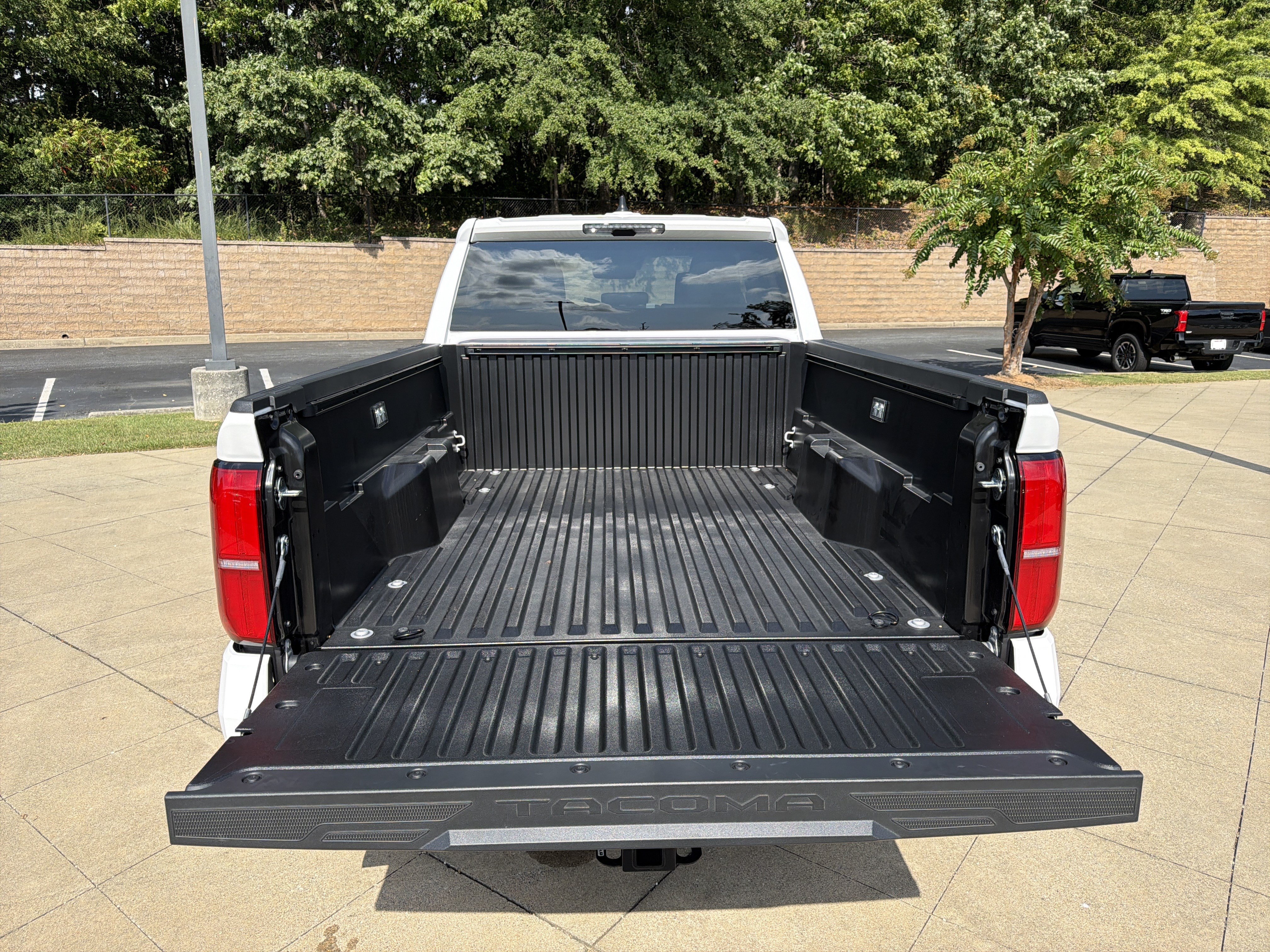 Used 2025 Toyota Tacoma TRD Off-Road AWD/4WD image 18