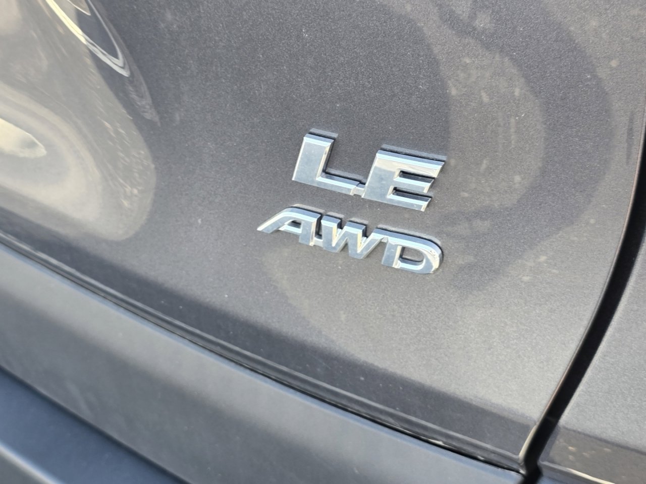 Used 2024 Toyota RAV4 LE AWD/4WD image 9