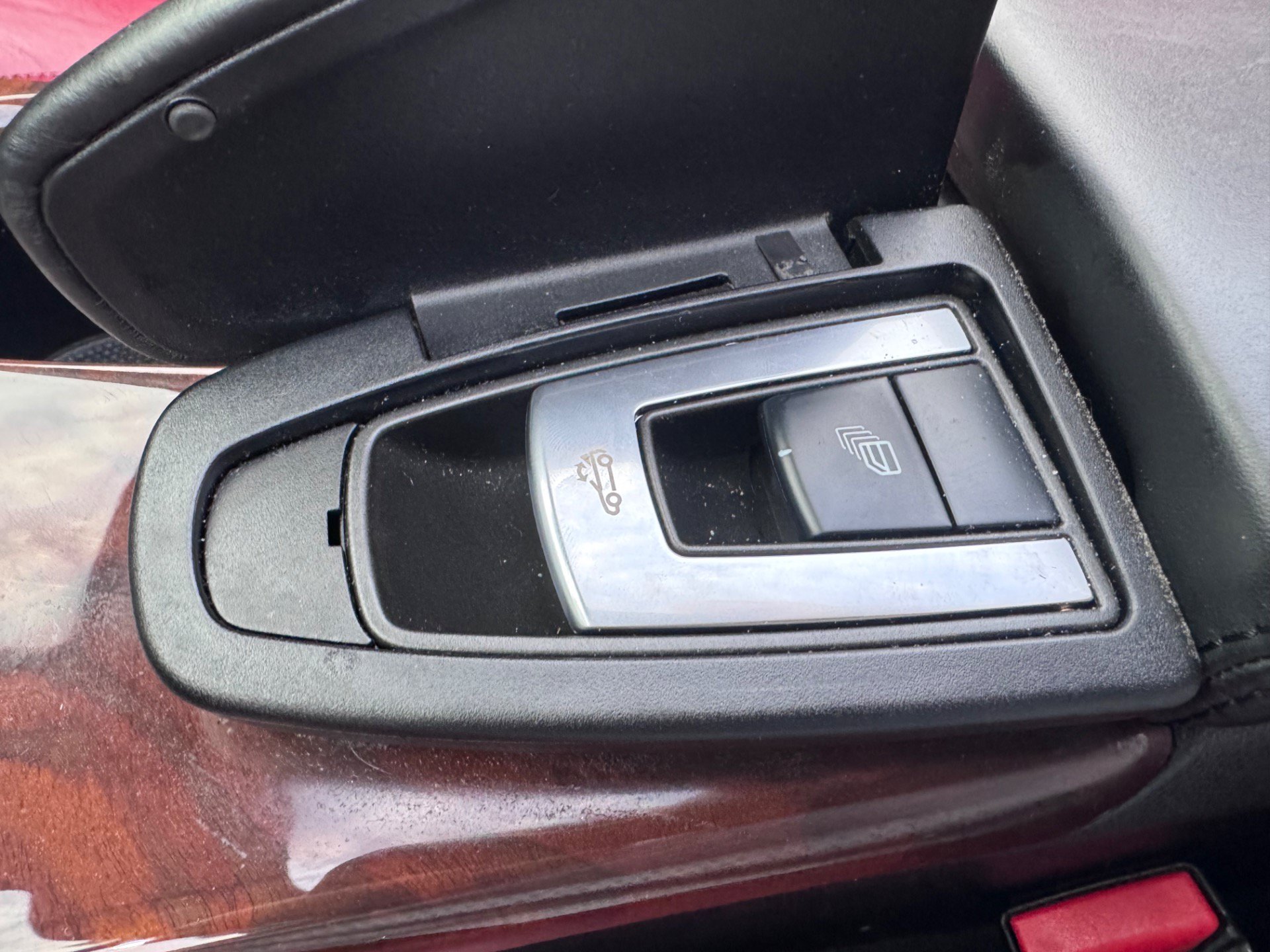 Used 2013 Mercedes-Benz SLK 250 image 23