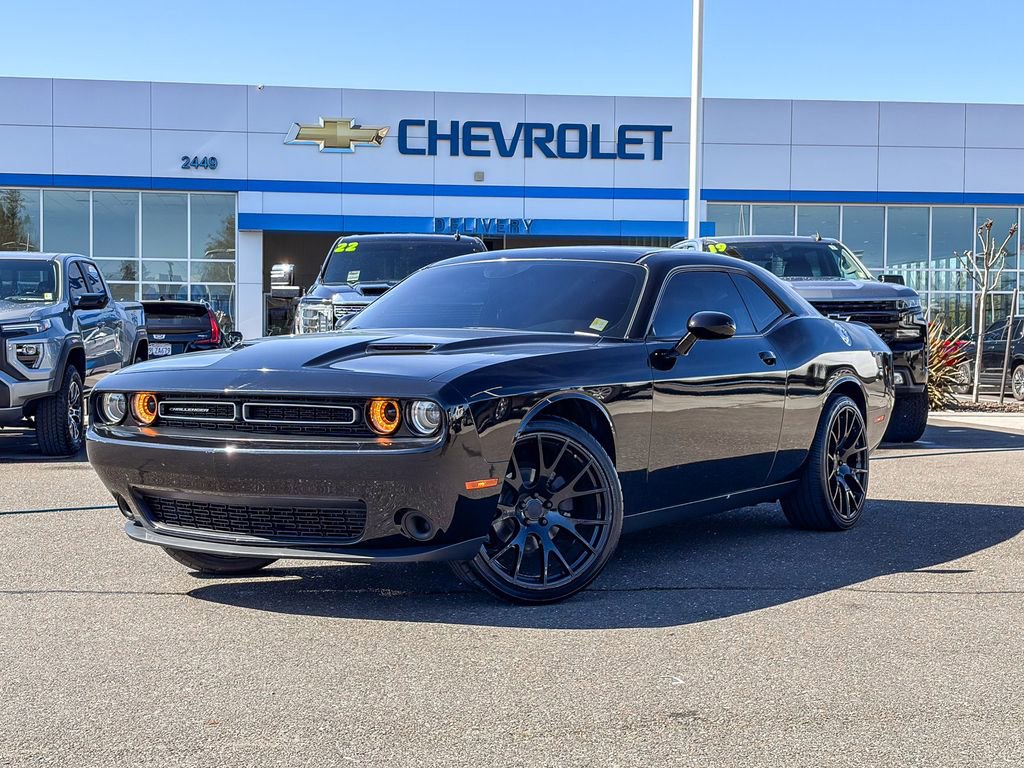 Used 2021 Dodge Challenger SXT image 1