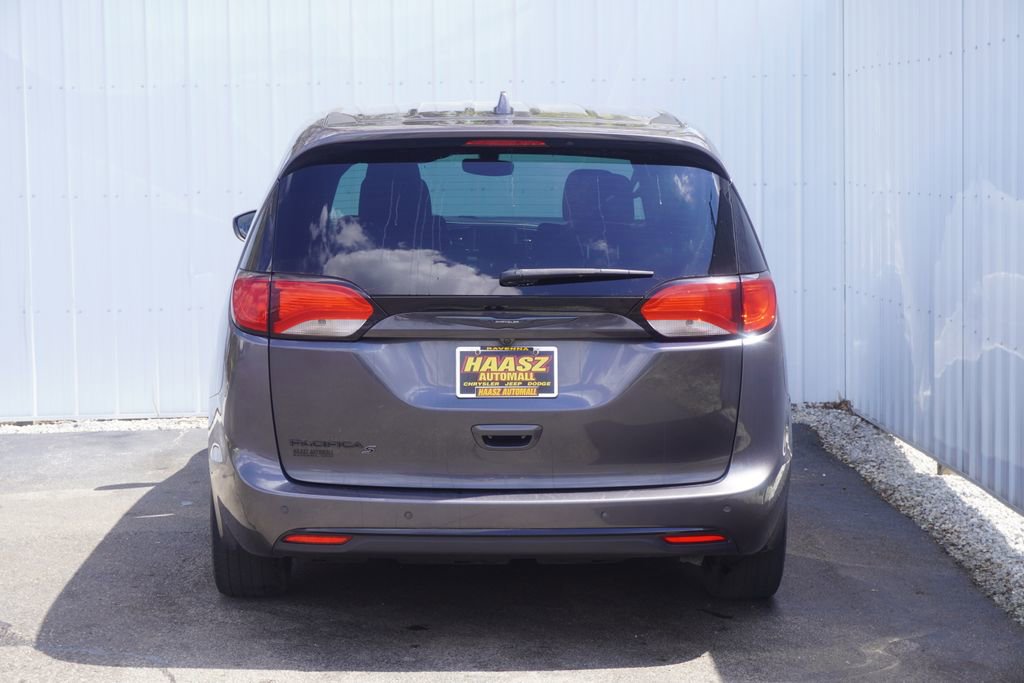 Used 2020 Chrysler Pacifica Touring w/ S Appearance Package FWD image 5