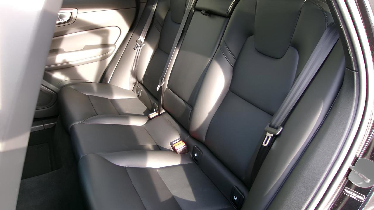 Used 2025 Volvo XC60 B5 Core image 10