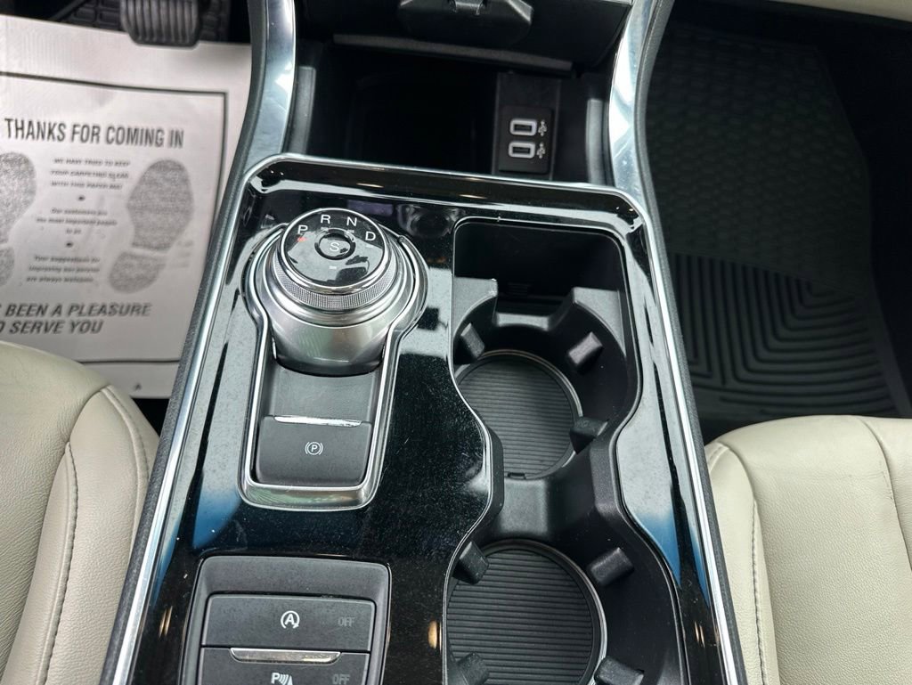 Used 2020 Ford Edge Titanium FWD image 19