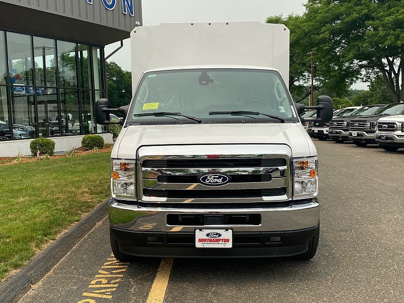 New 2027 Ford E-350 and Econoline 350 Super Duty w/ Power Equipment Group RWD image 2