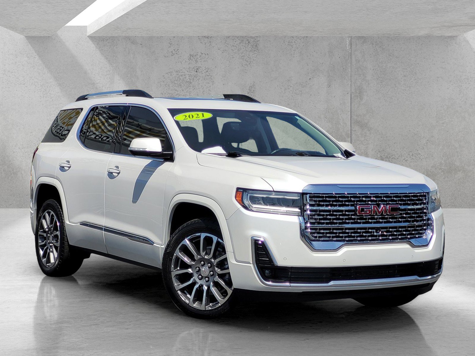 Used 2021 GMC Acadia Denali w/ Denali Technology Package FWD image 1