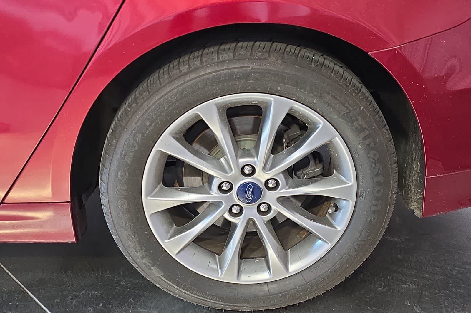Used 2017 Ford Fusion SE w/ Fusion SE Technology Package FWD image 12