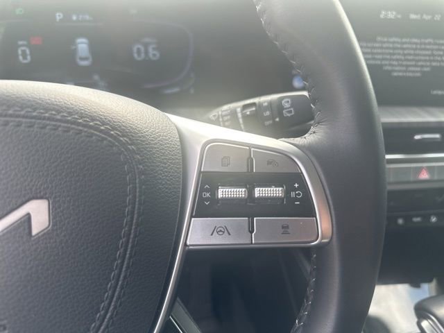 Used 2025 Kia Telluride EX w/ EX Captain's Chair Package FWD image 18