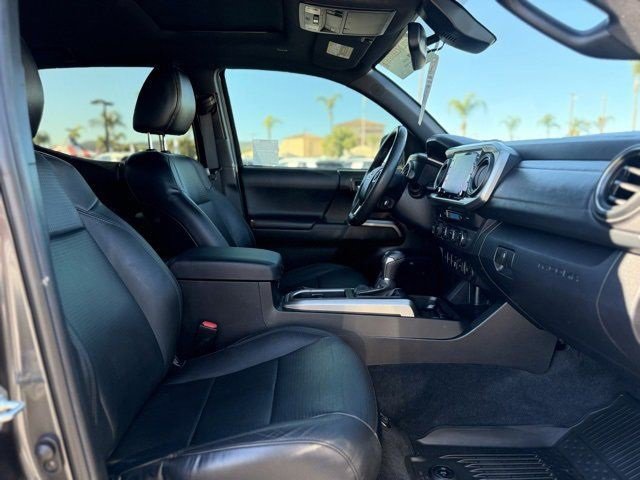 Used 2022 Toyota Tacoma Limited image 21