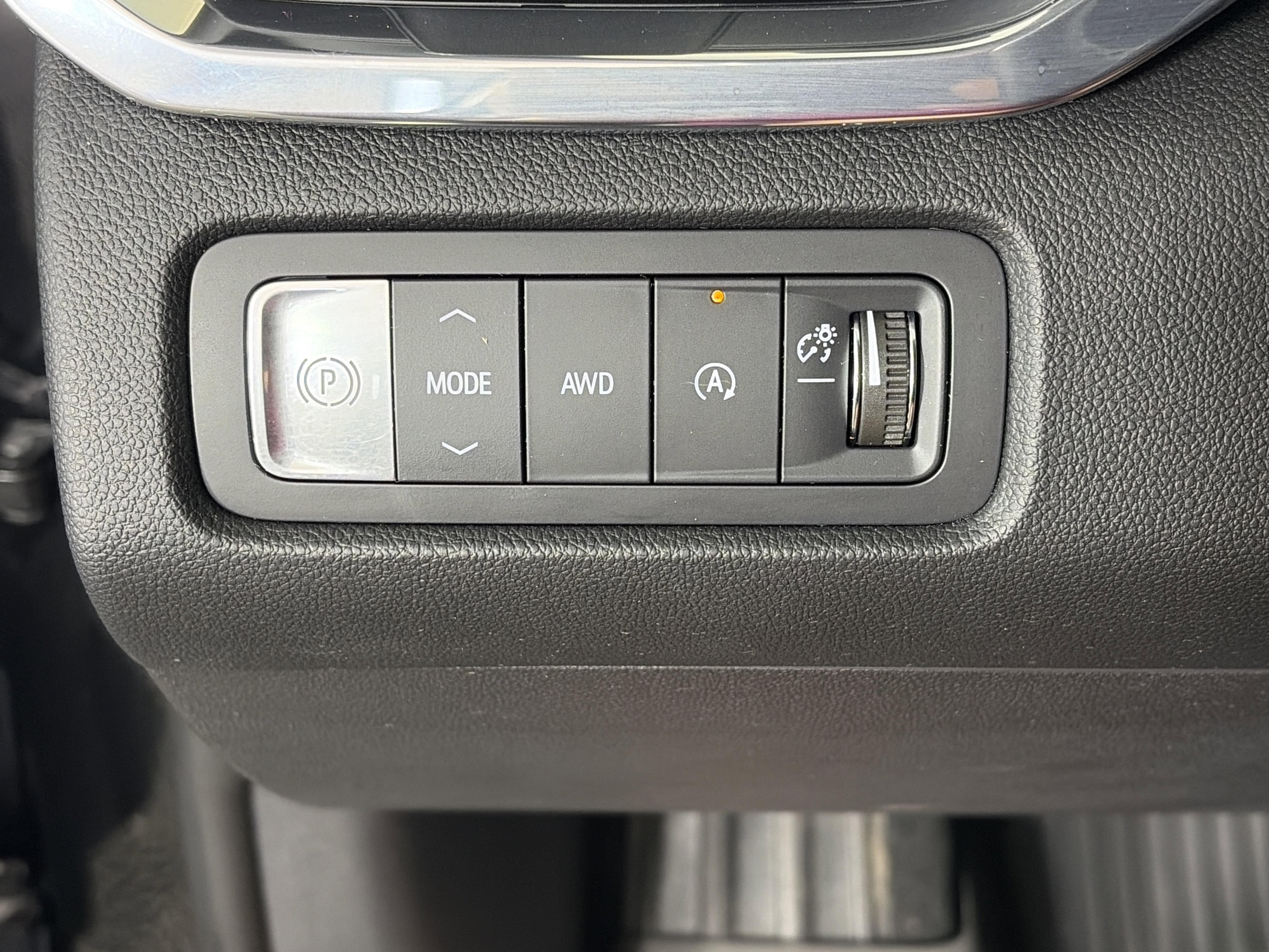 Certified 2024 GMC Acadia Denali w/ LPO, Floor Liner Package AWD/4WD image 32