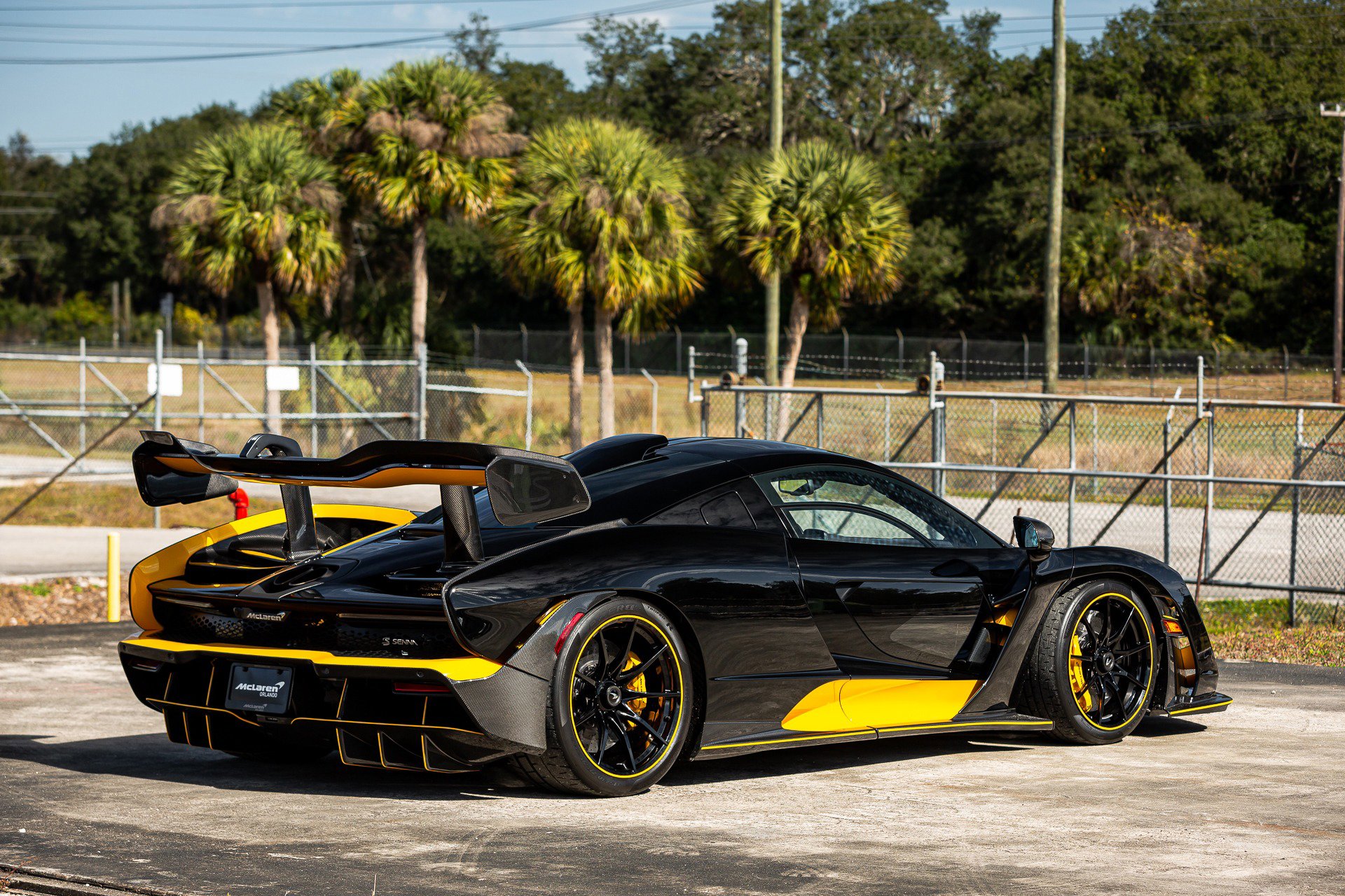 Used 2019 McLaren Senna image 34