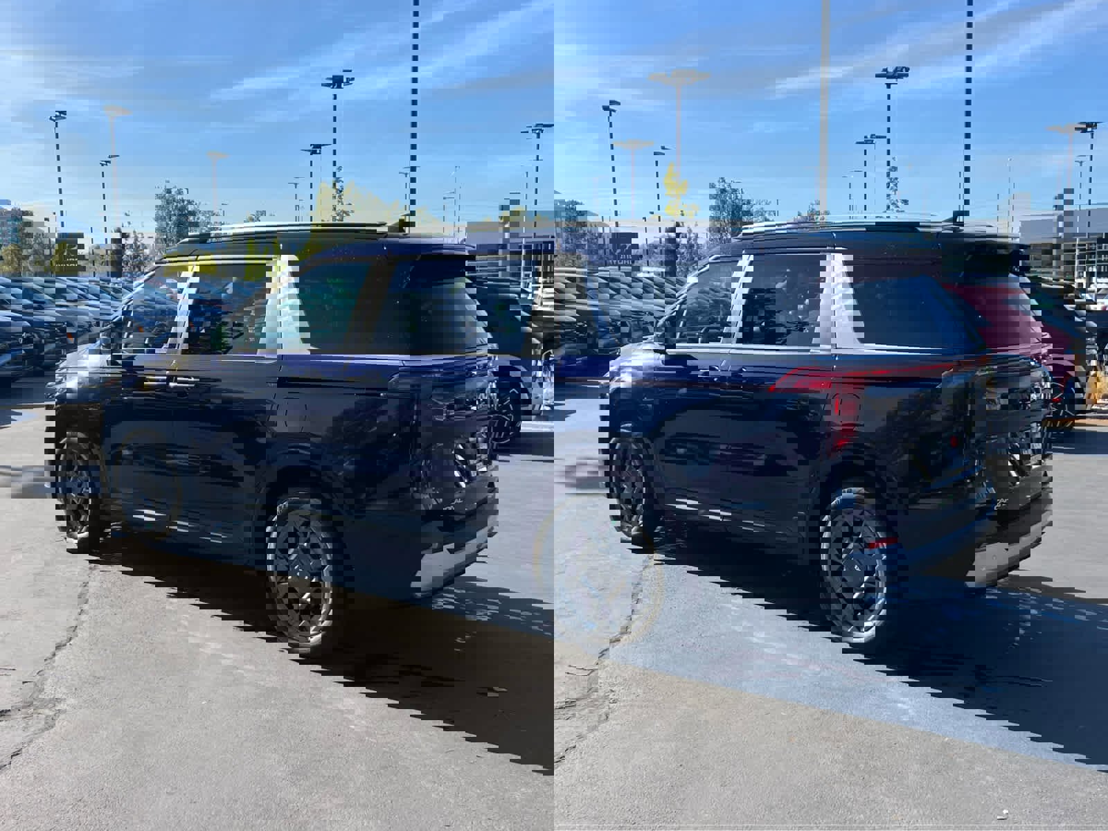 Used 2025 Kia Carnival EX image 11