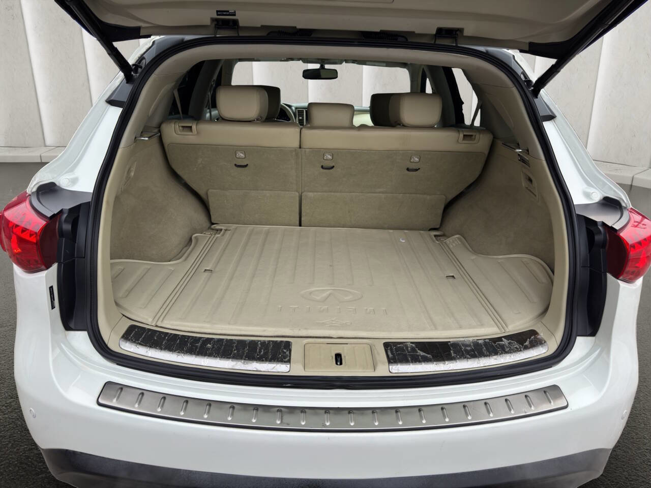 Used 2016 INFINITI QX70 AWD w/ Premium Package image 18
