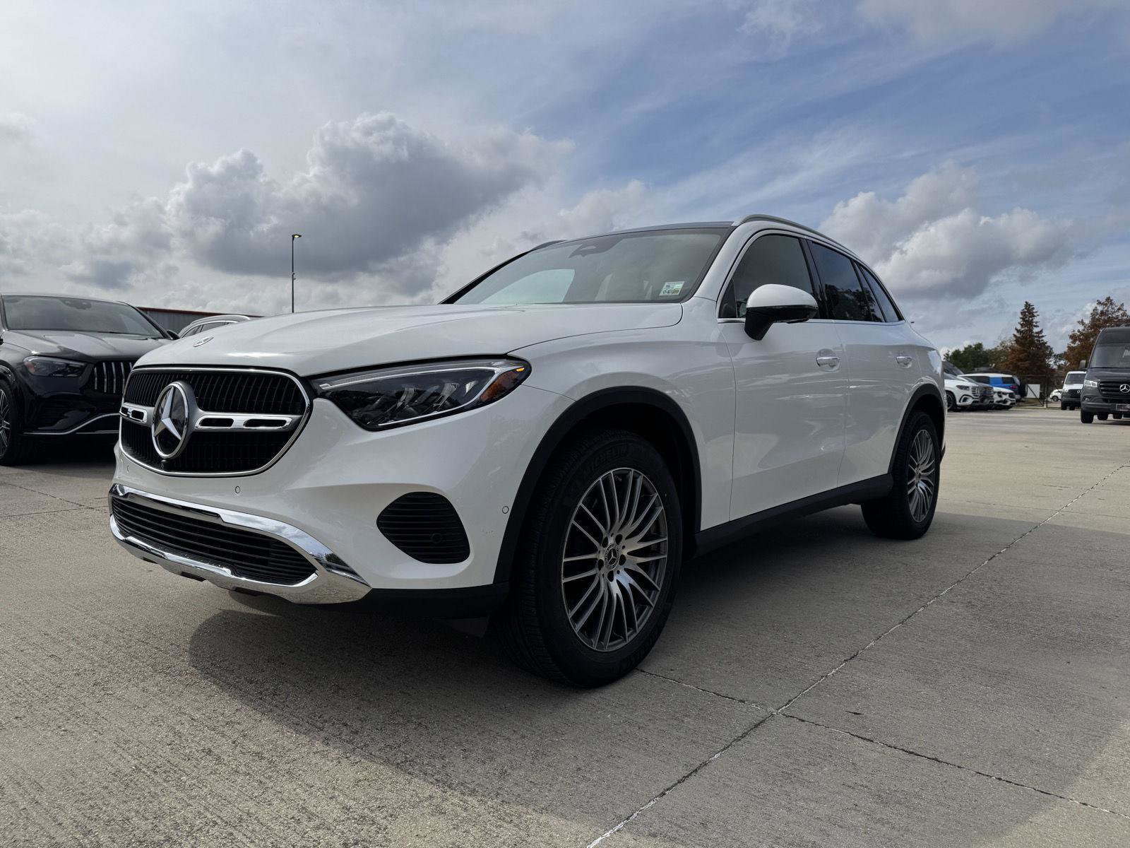Certified 2025 Mercedes-Benz GLC 300 image 3