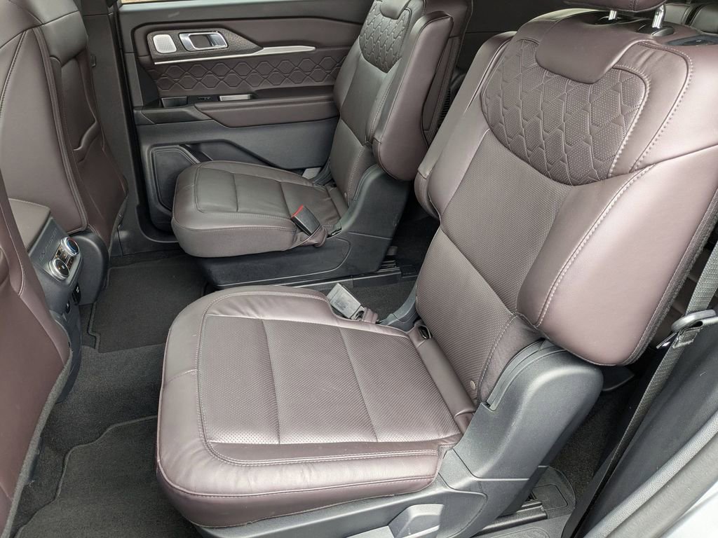 Used 2025 Ford Explorer Platinum w/ LUX Leather Package AWD/4WD image 26