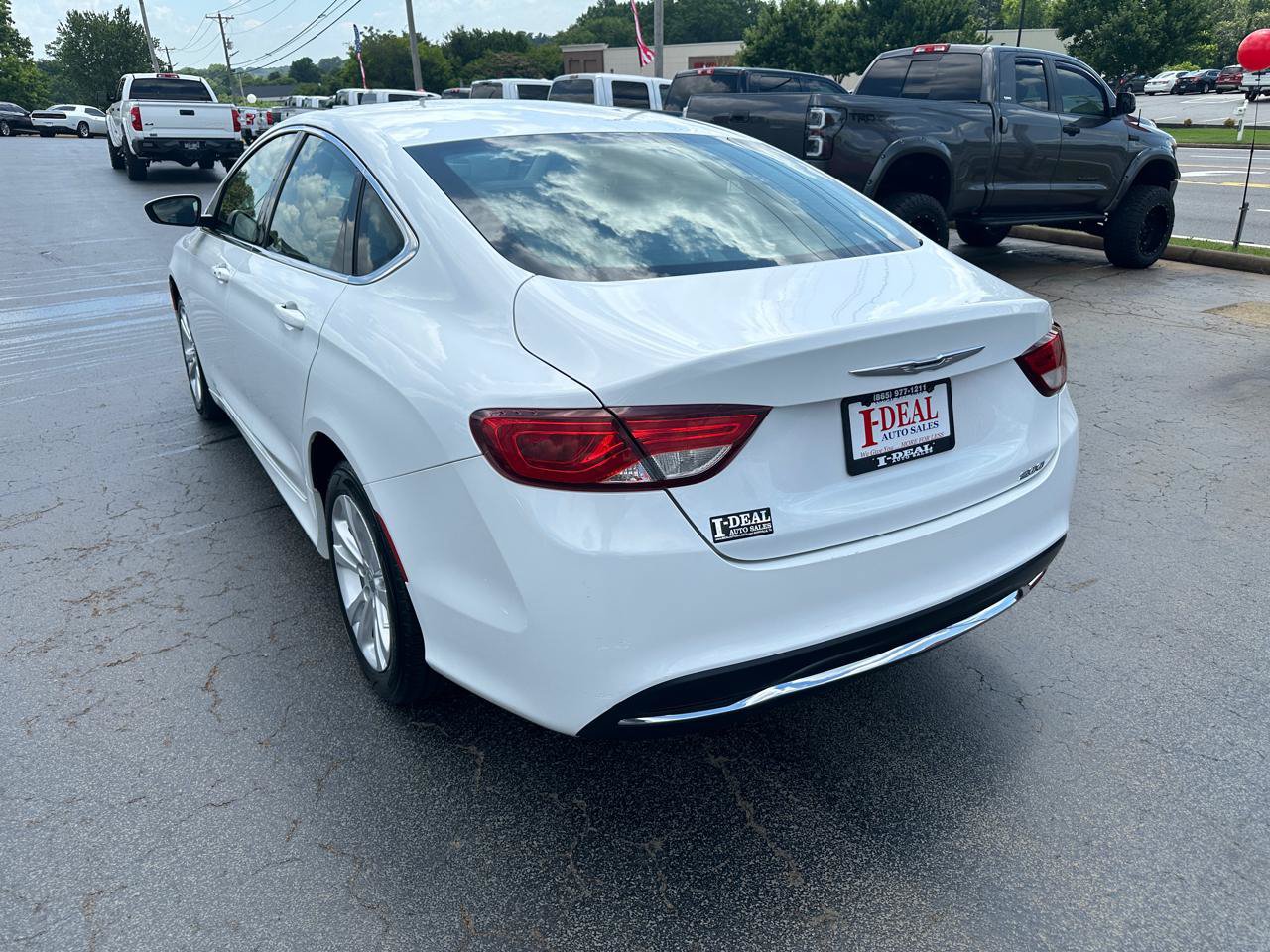 Used 2015 Chrysler 200 Limited FWD image 2