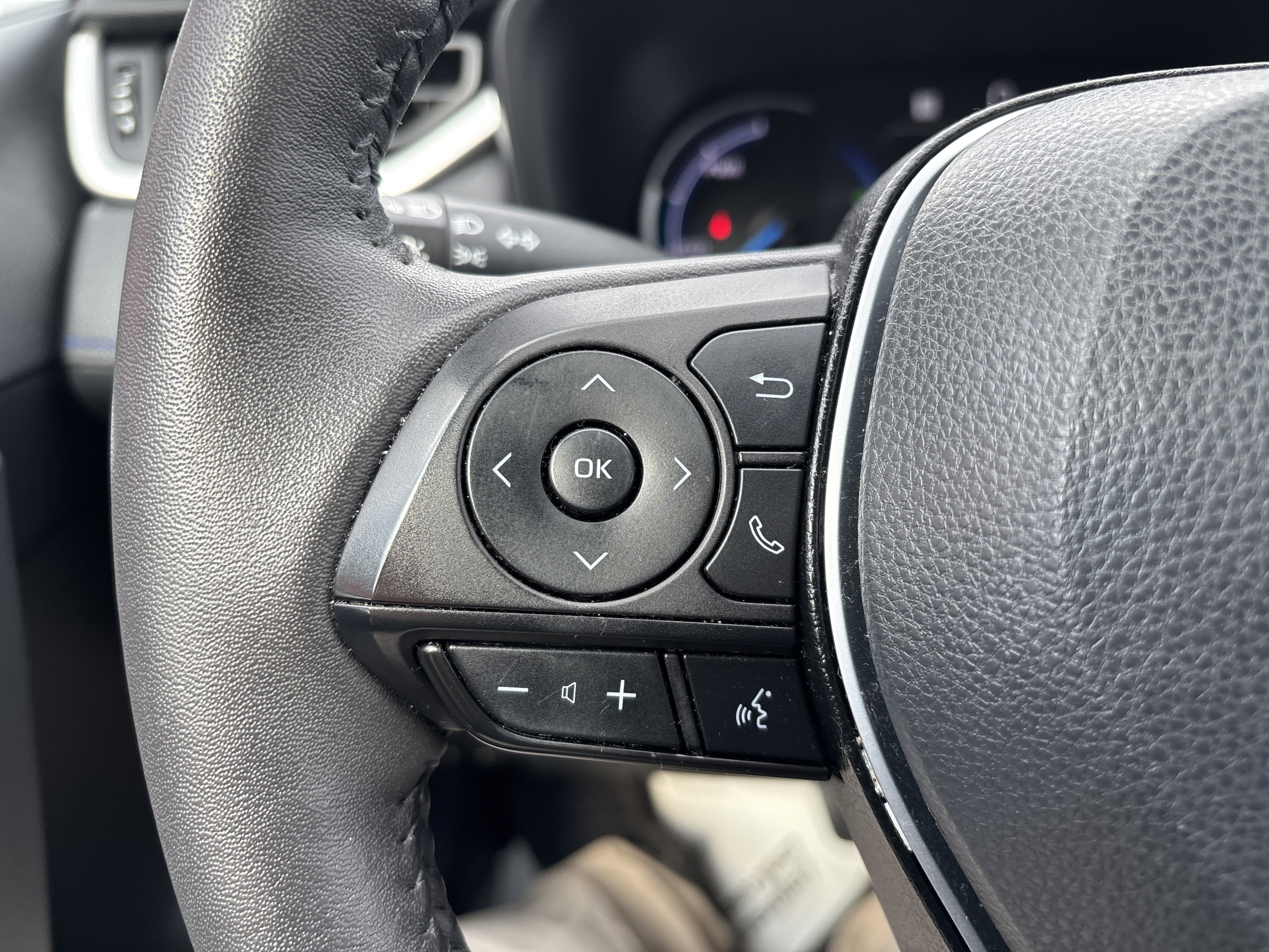 Used 2023 Toyota RAV4 SE w/ Convenience Package image 19