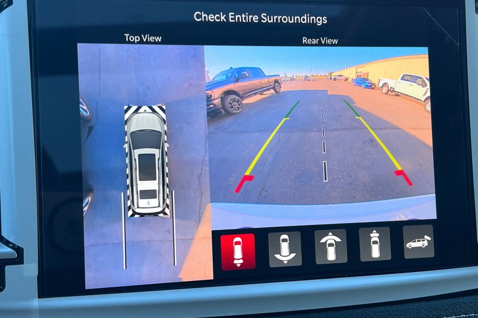 New 2026 Chrysler Pacifica Select AWD/4WD image 16