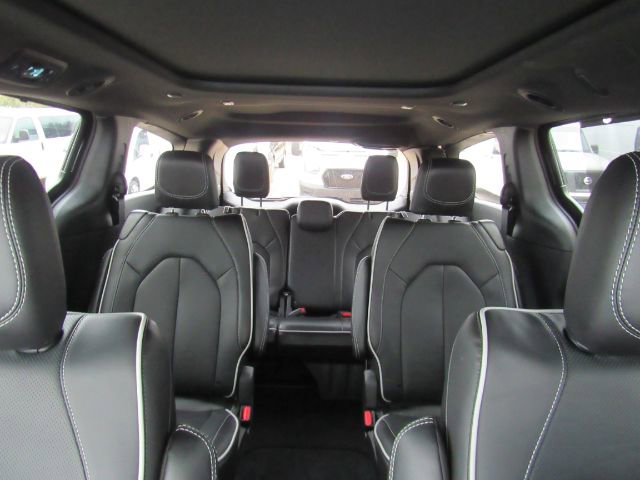 Used 2026 Chrysler Pacifica Limited w/ S Appearance Package image 39