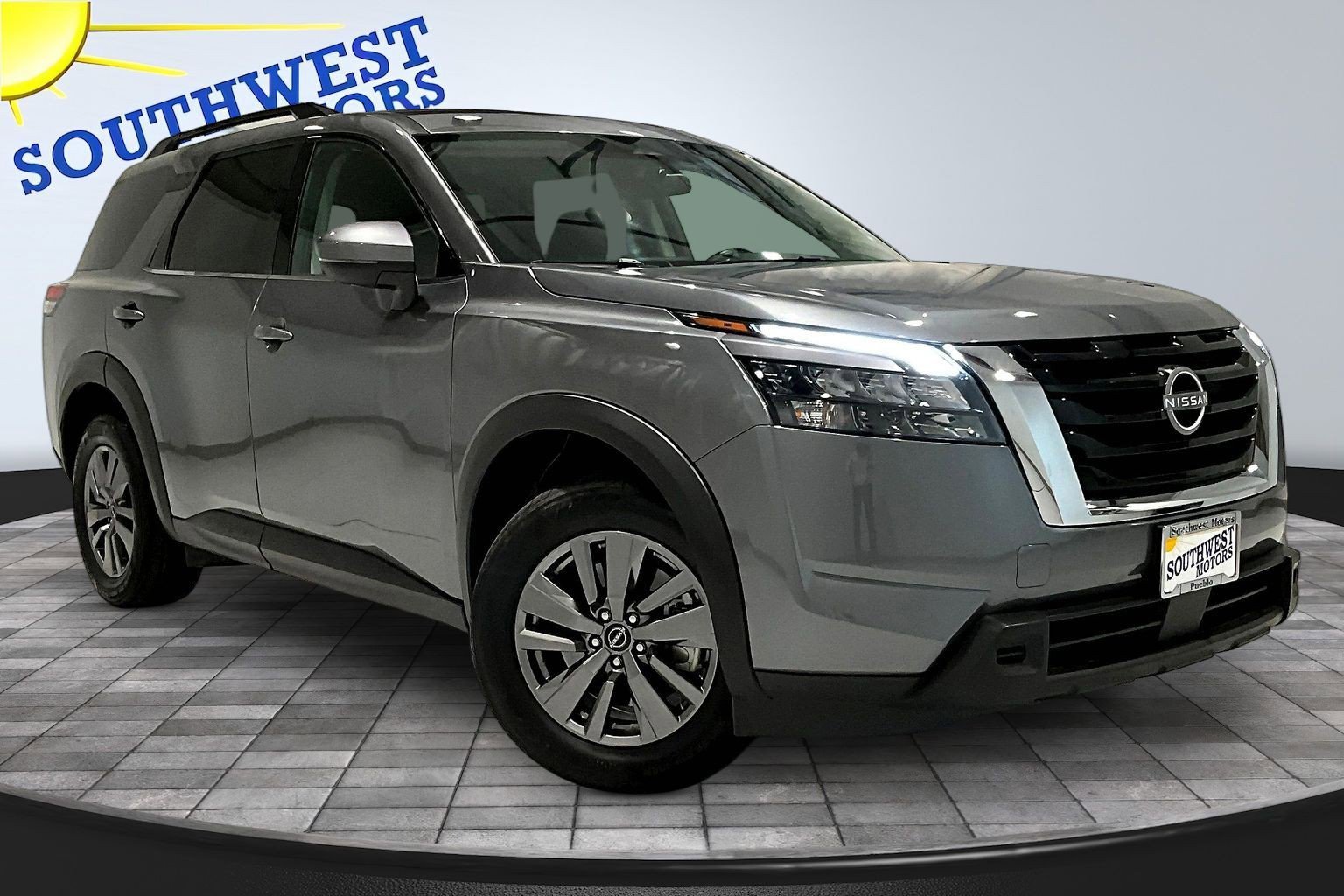 Used 2025 Nissan Pathfinder SV FWD image 3