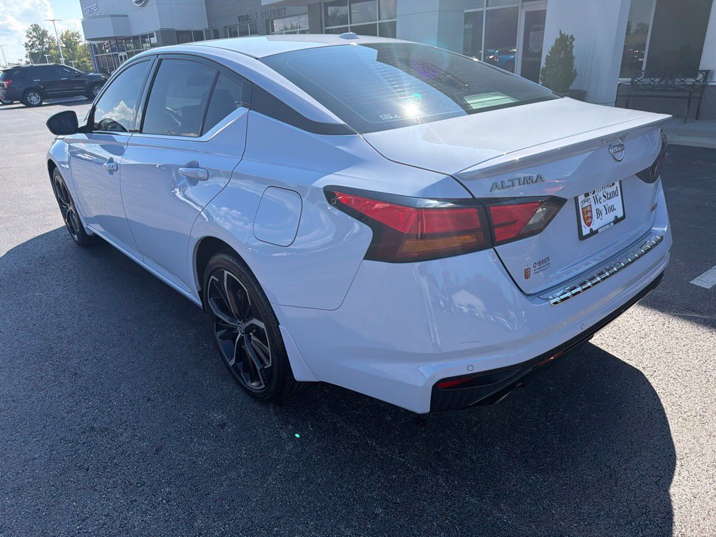 Used 2023 Nissan Altima 2.5 SR w/ SR Premium Package AWD/4WD image 3