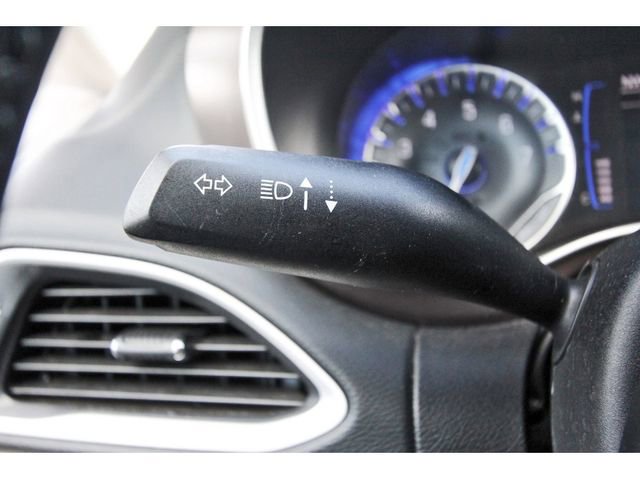 Used 2023 Chrysler Voyager LX image 17