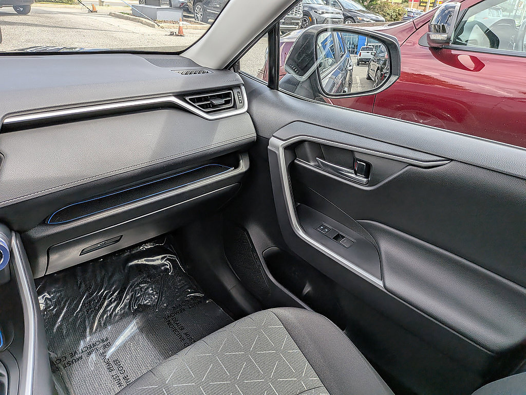 Used 2022 Toyota RAV4 XLE w/ Convenience Package FWD image 16