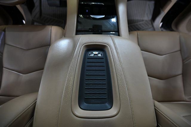 Used 2020 Cadillac Escalade Platinum AWD/4WD image 33