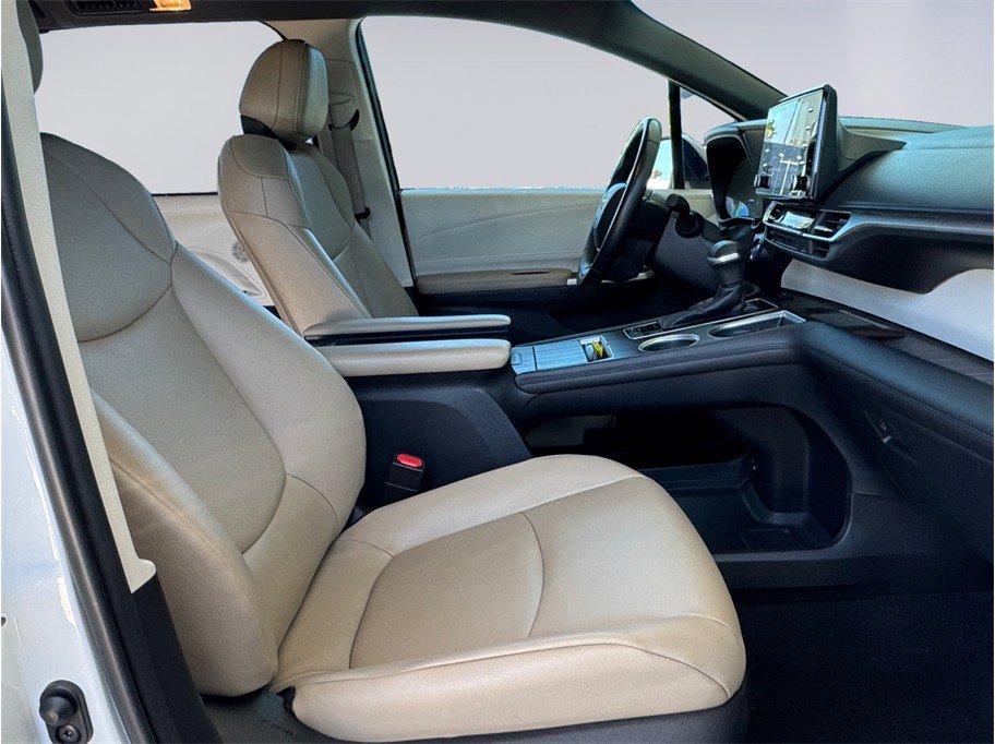 Used 2021 Toyota Sienna XLE w/ XLE Plus Package FWD image 20