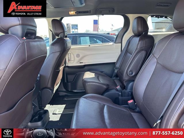 Used 2022 Toyota Sienna Platinum image 13