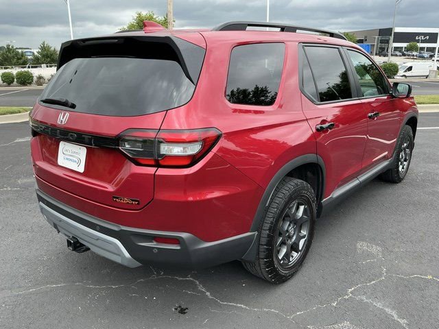 Used 2025 Honda Pilot TrailSport image 3