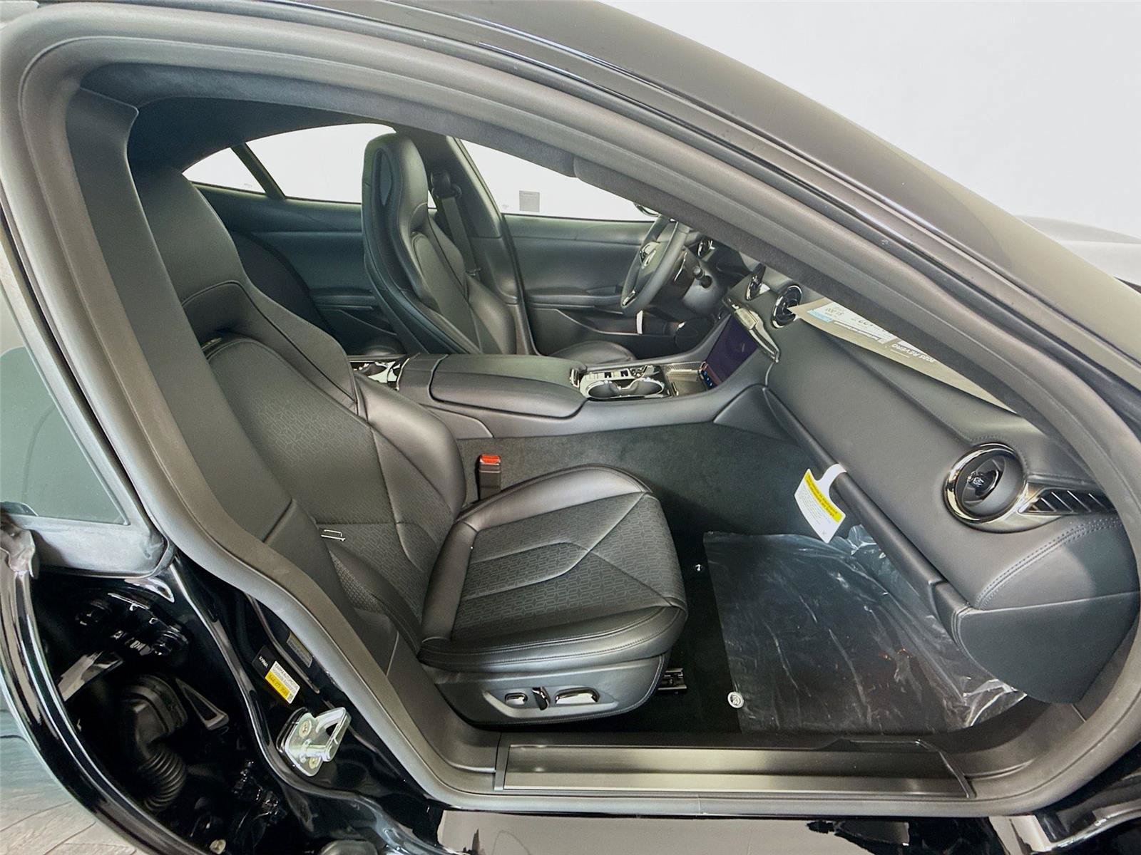 New 2025 Karma Revero Luxury RWD image 14
