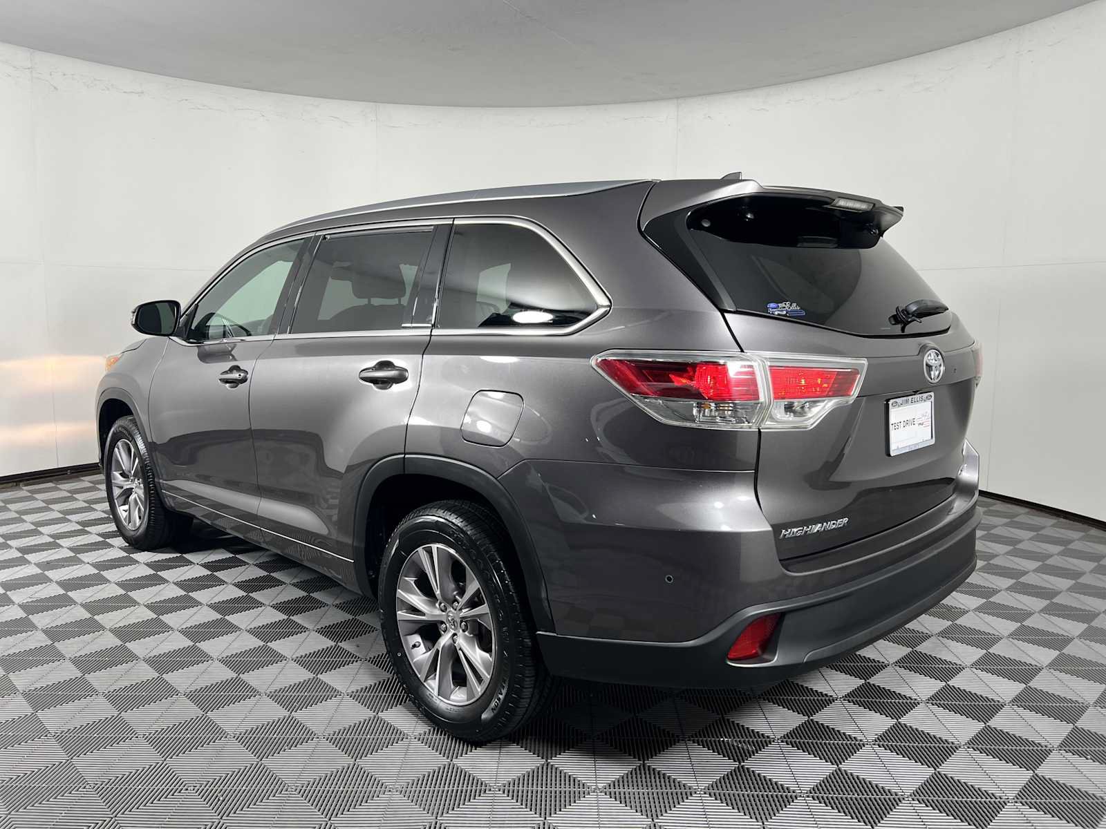 Used 2015 Toyota Highlander XLE FWD image 8