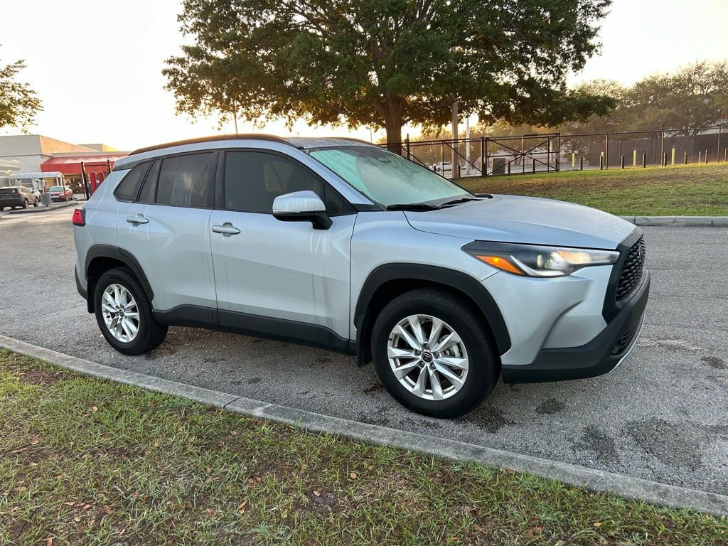 Used 2024 Toyota Corolla Cross LE image 7