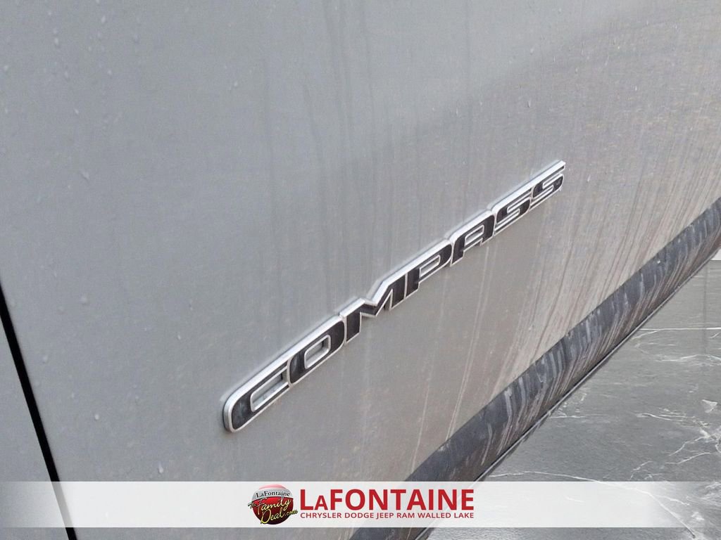 Used 2023 Jeep Compass Limited image 10