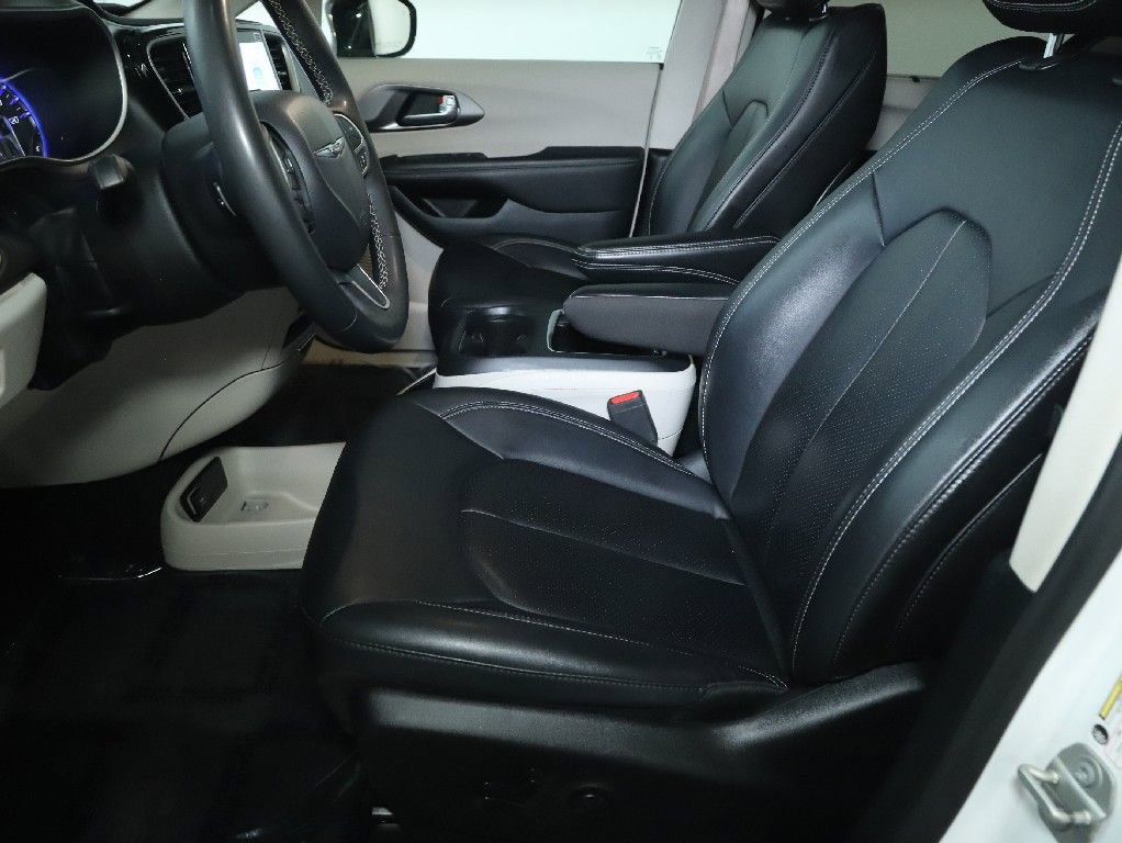 Used 2024 Chrysler Pacifica Touring-L FWD image 18