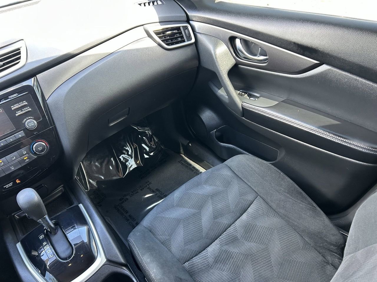 Used 2016 Nissan Rogue S FWD image 18
