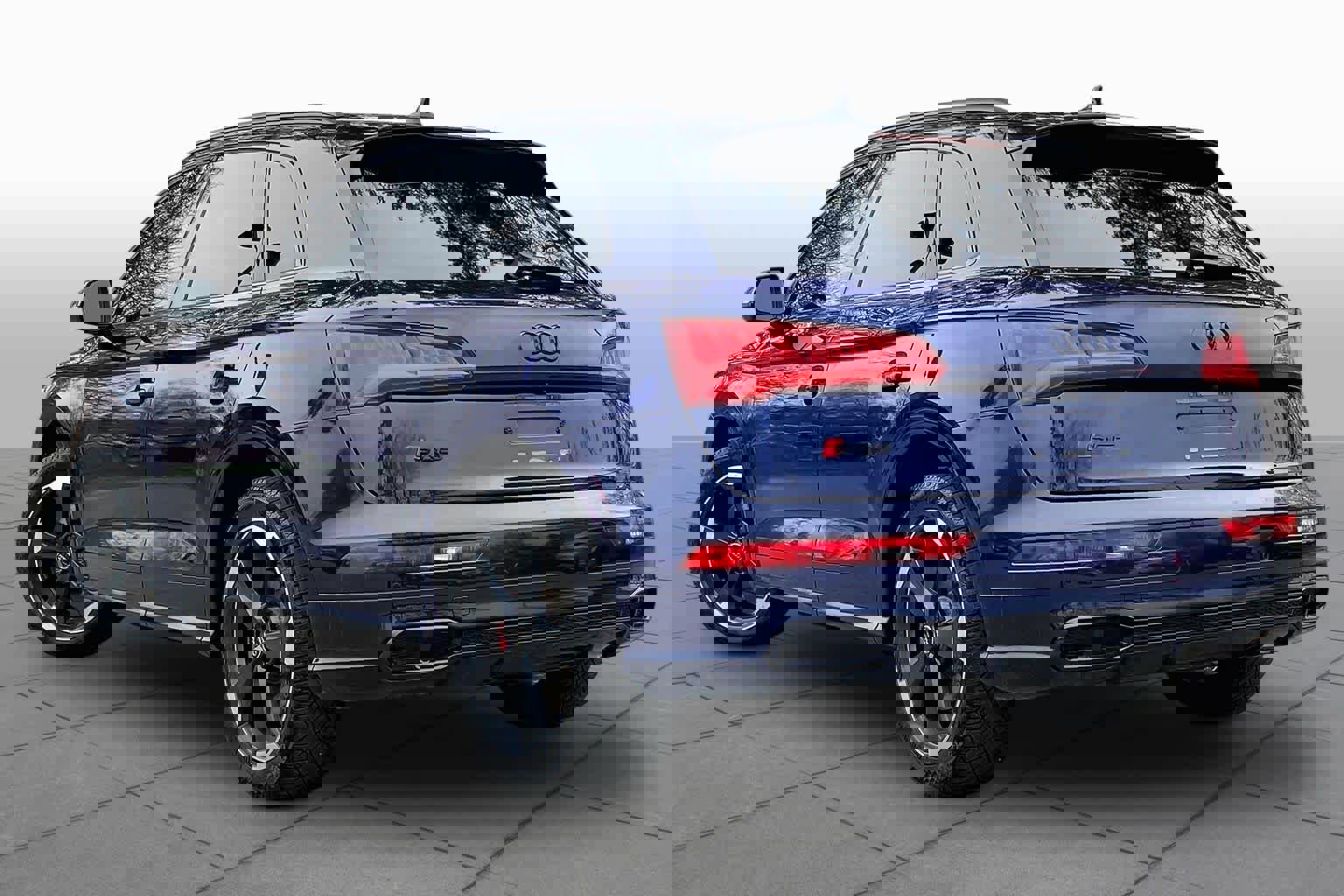 Used 2019 Audi SQ5 Premium Plus w/ Premium Plus Package AWD/4WD image 12