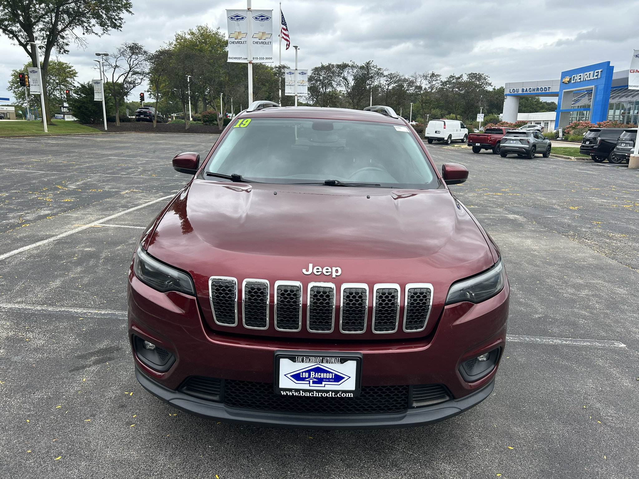 Used 2019 Jeep Cherokee Latitude Plus w/ Comfort/Convenience Group FWD image 2