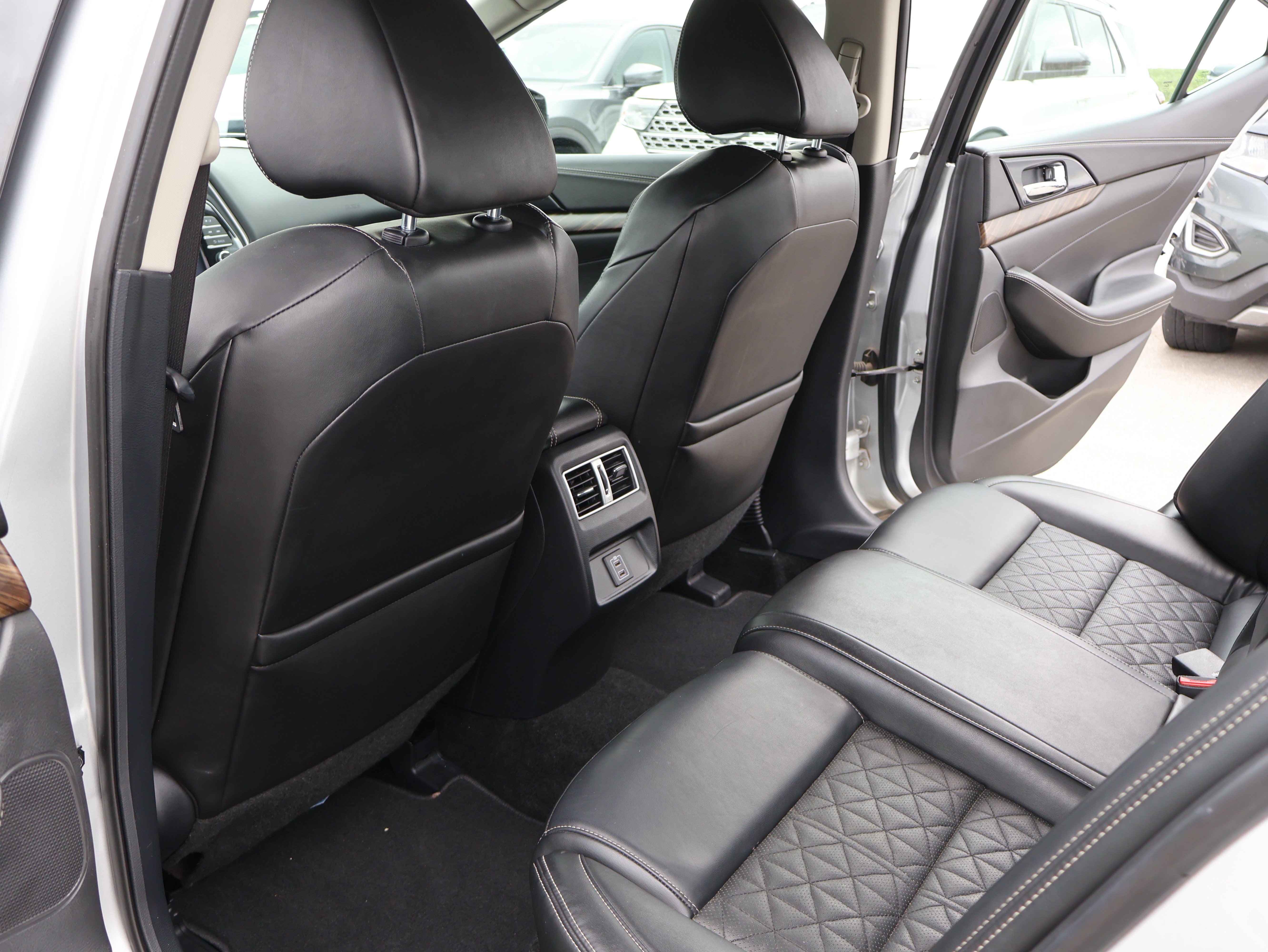 Used 2018 Nissan Maxima Platinum FWD image 12