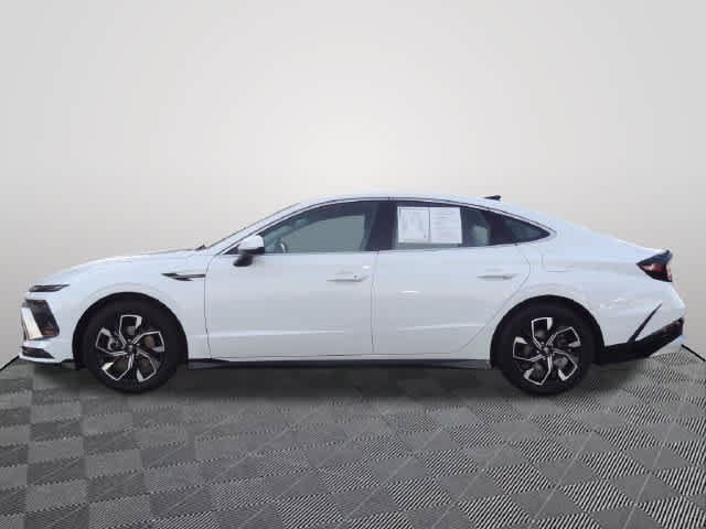 Used 2024 Hyundai Sonata SEL FWD image 2