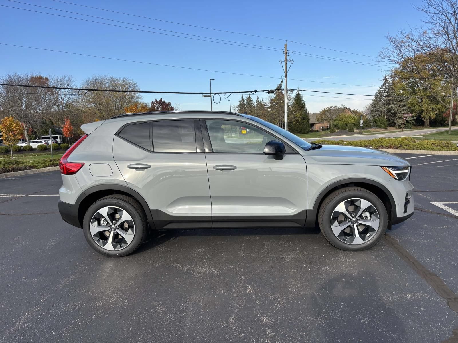 New 2026 Volvo XC40 B5 Plus w/ Protection Package Premier AWD/4WD image 8