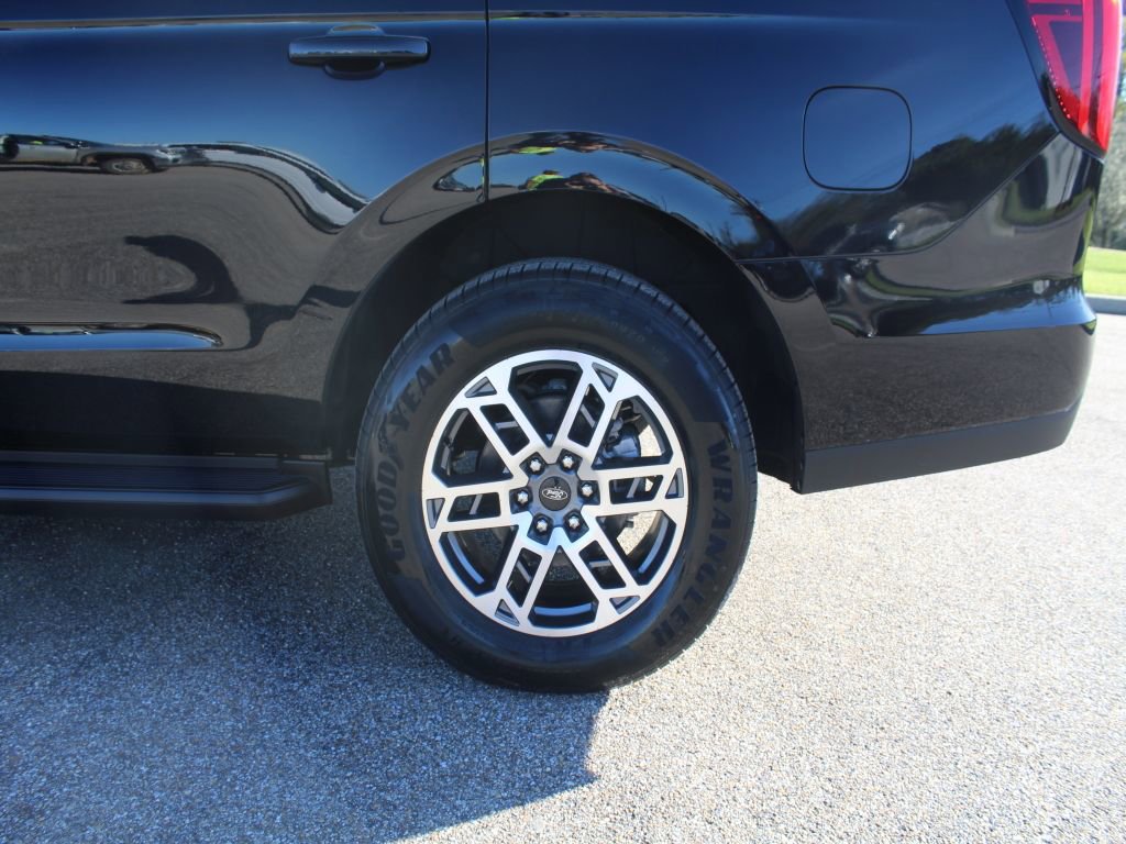 New 2026 Ford Expedition Active image 18