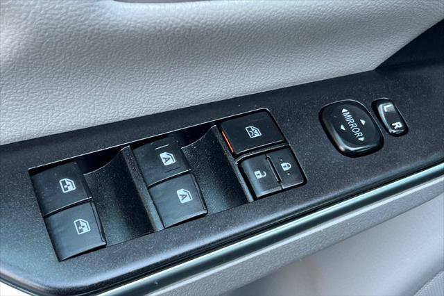 Certified 2017 Toyota Camry SE FWD image 13