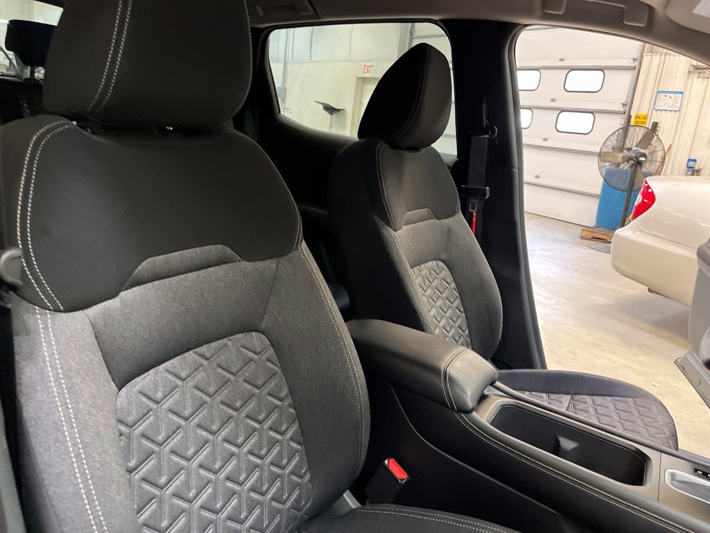 Used 2025 Nissan Kicks SV AWD/4WD image 29