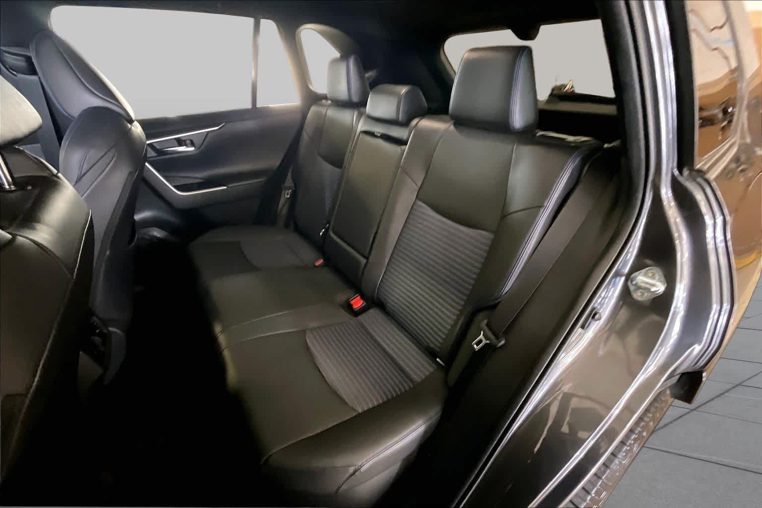 Used 2022 Toyota RAV4 XSE AWD/4WD image 19