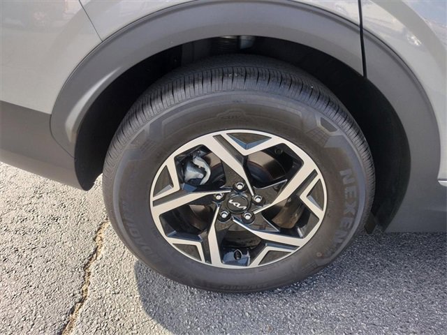 Used 2023 Kia Sportage LX image 12