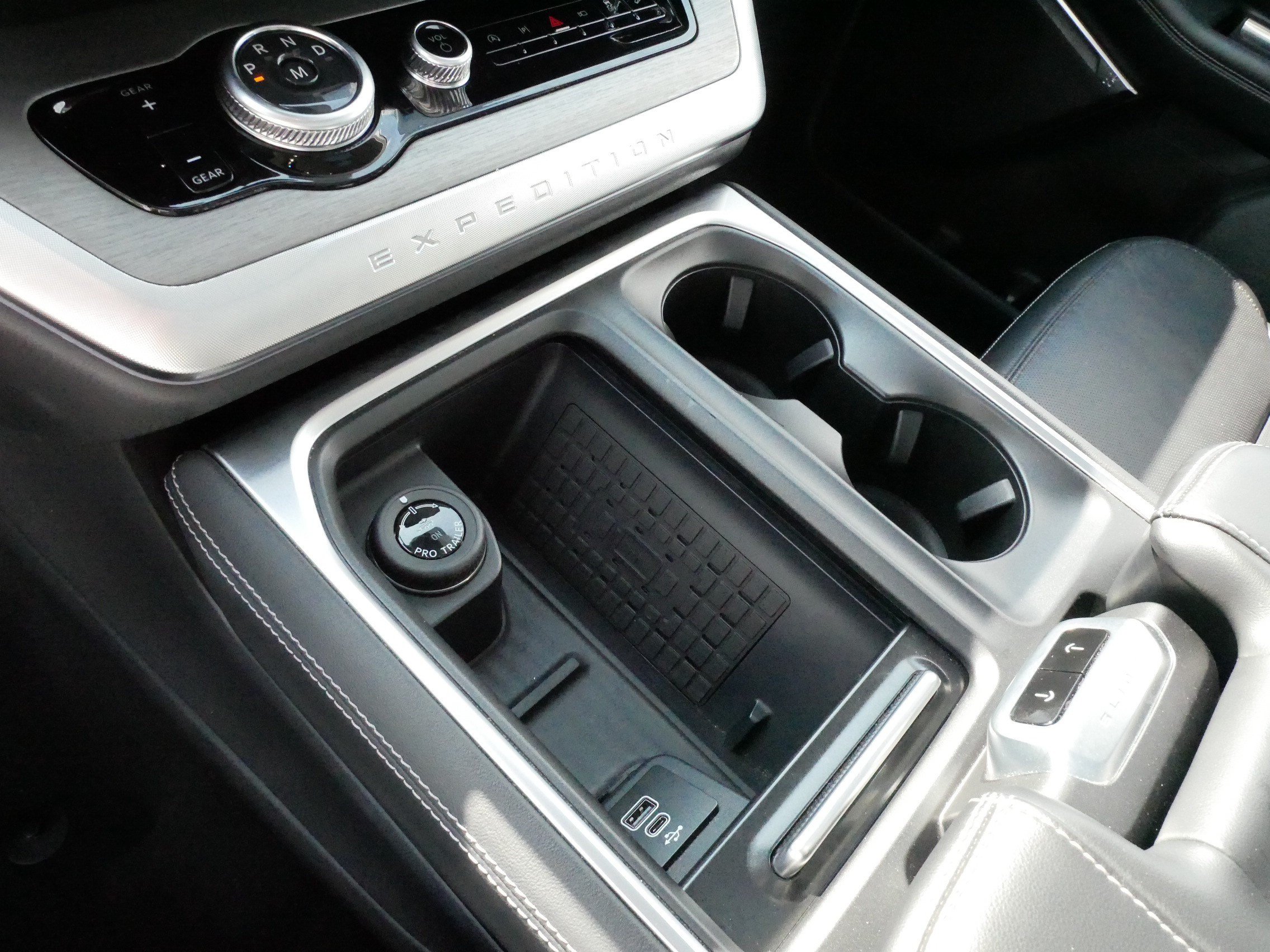 Used 2025 Ford Expedition Platinum AWD/4WD image 38
