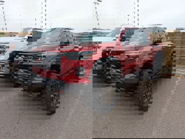 Used 2024 Chevrolet Colorado ZR2 w/ ZR2 Convenience Package III image 2