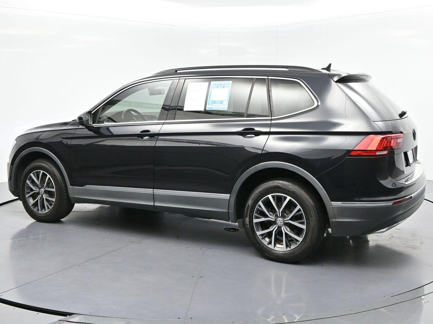 Used 2020 Volkswagen Tiguan SE w/ Panoramic Sunroof Package FWD image 5